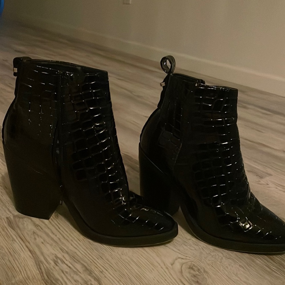 Heeled boots